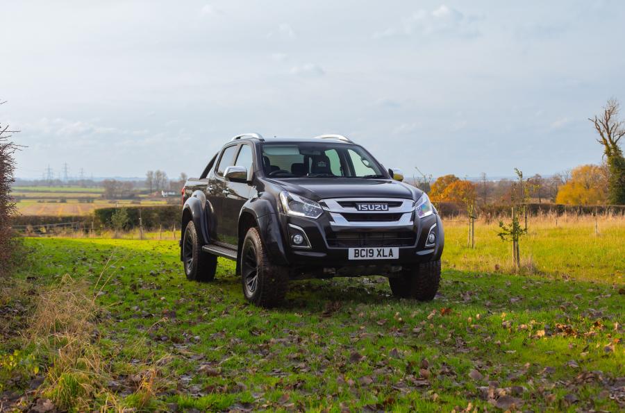  Isuzu D-Max AT35 Double Cab by Arctic Trucks 2020 года  (UK) (фото 1 из 13)